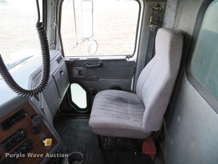 image for item DG3816 2004 Western Star 4900FA dump truck