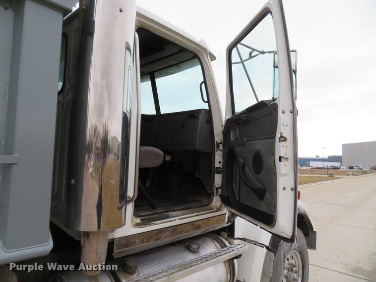 image for item DG3816 2004 Western Star 4900FA dump truck