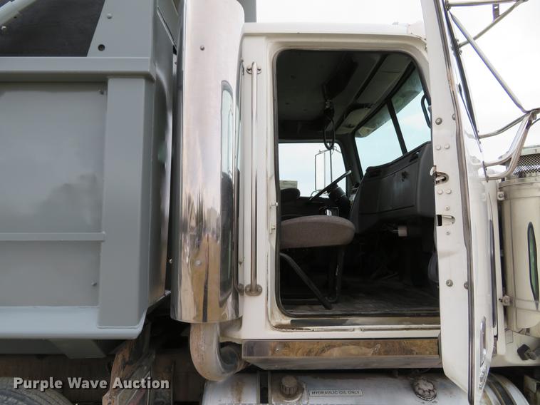 image for item DG3816 2004 Western Star 4900FA dump truck