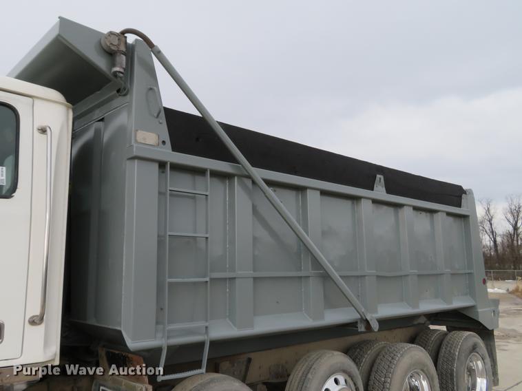 image for item DG3816 2004 Western Star 4900FA dump truck