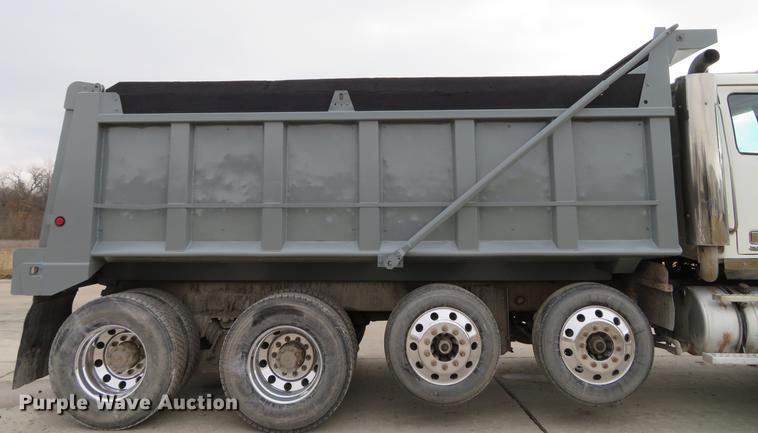 image for item DG3816 2004 Western Star 4900FA dump truck