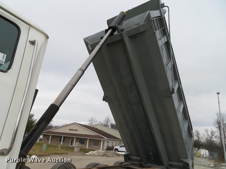 image for item DG3816 2004 Western Star 4900FA dump truck