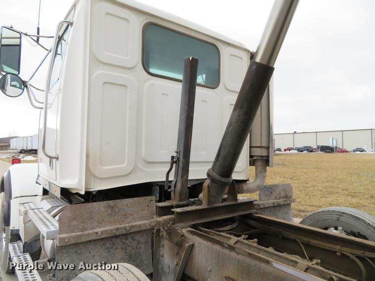 image for item DG3816 2004 Western Star 4900FA dump truck