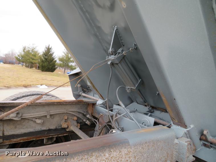 image for item DG3816 2004 Western Star 4900FA dump truck