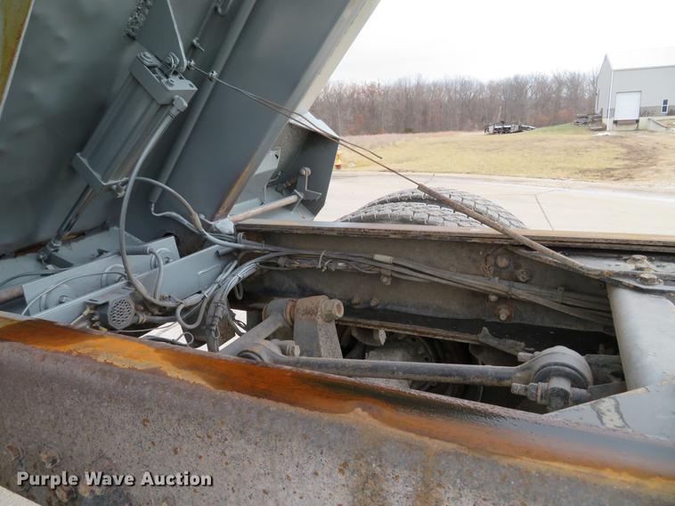 image for item DG3816 2004 Western Star 4900FA dump truck