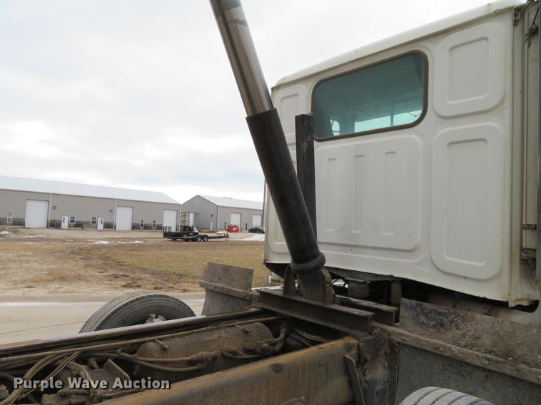 image for item DG3816 2004 Western Star 4900FA dump truck