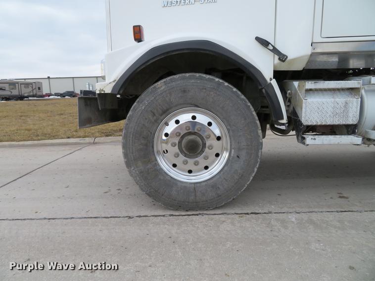 image for item DG3816 2004 Western Star 4900FA dump truck