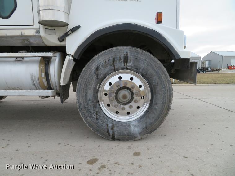 image for item DG3816 2004 Western Star 4900FA dump truck