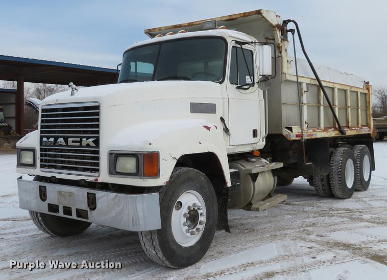 image for item DG3819 1995 Mack CH613 dump truck