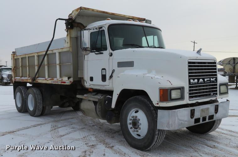 image for item DG3819 1995 Mack CH613 dump truck