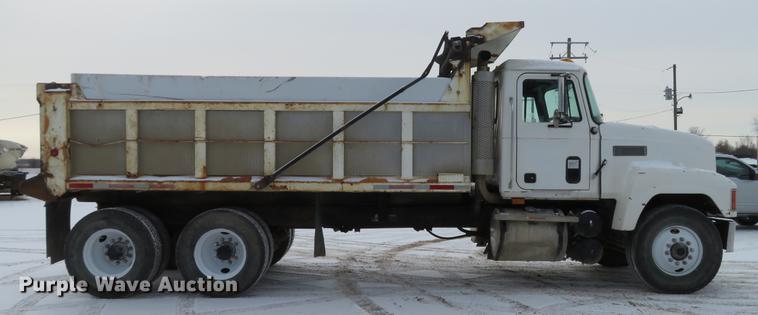 image for item DG3819 1995 Mack CH613 dump truck