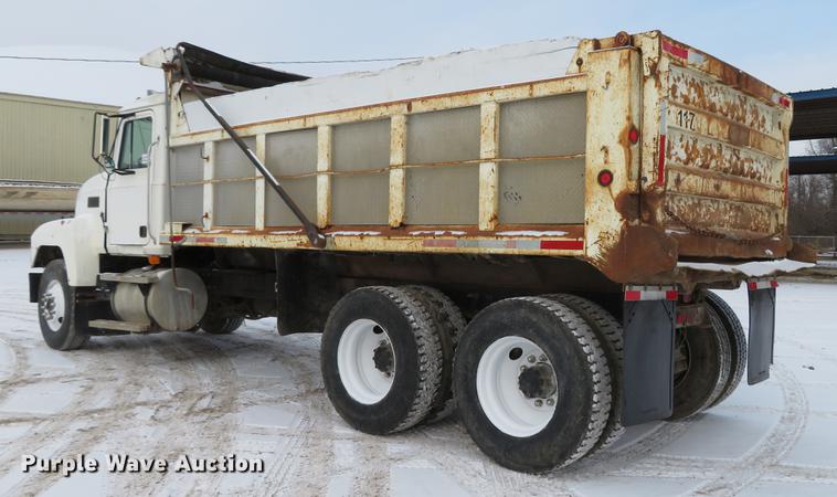 image for item DG3819 1995 Mack CH613 dump truck
