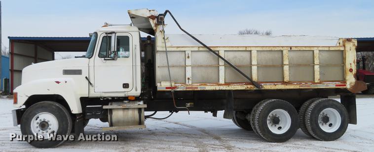 image for item DG3819 1995 Mack CH613 dump truck