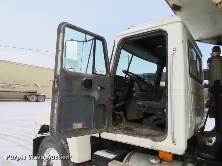 image for item DG3819 1995 Mack CH613 dump truck