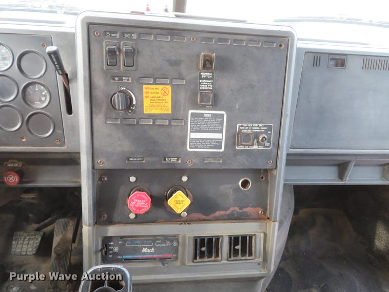 image for item DG3819 1995 Mack CH613 dump truck