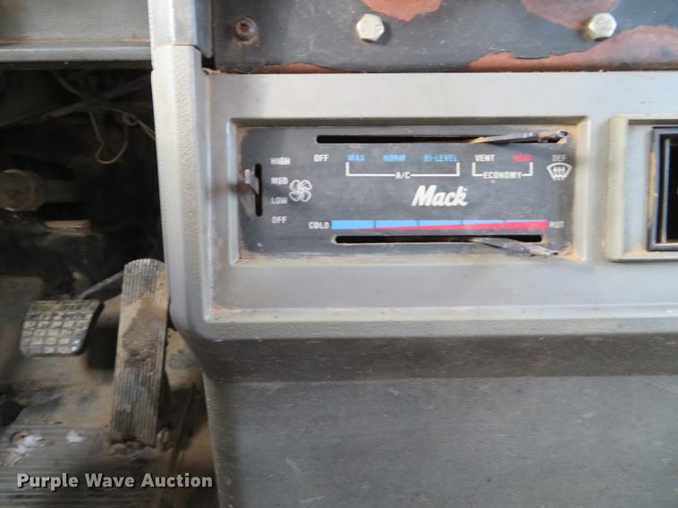 image for item DG3819 1995 Mack CH613 dump truck