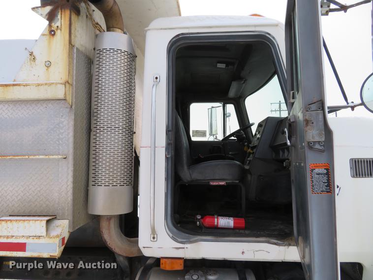 image for item DG3819 1995 Mack CH613 dump truck