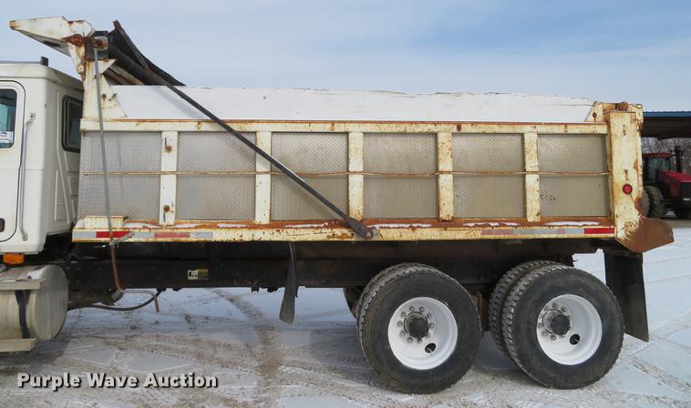 image for item DG3819 1995 Mack CH613 dump truck