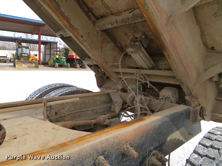 image for item DG3819 1995 Mack CH613 dump truck