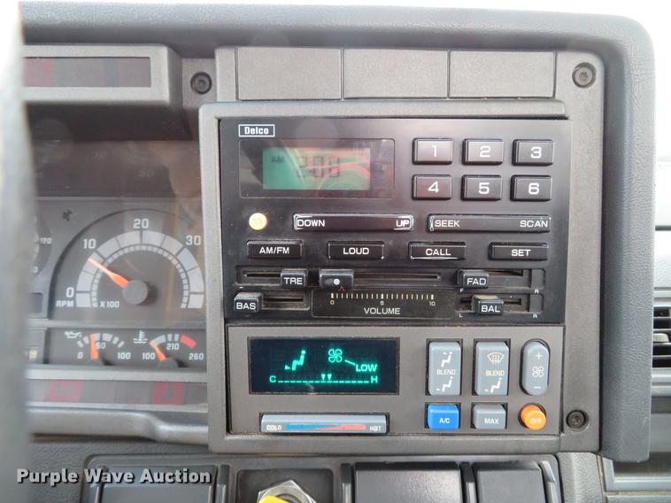 image for item DG3837 1998 GMC C7500 service truck with crane