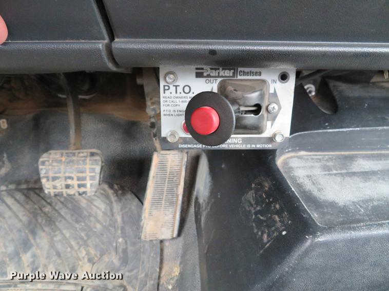 image for item DG3837 1998 GMC C7500 service truck with crane