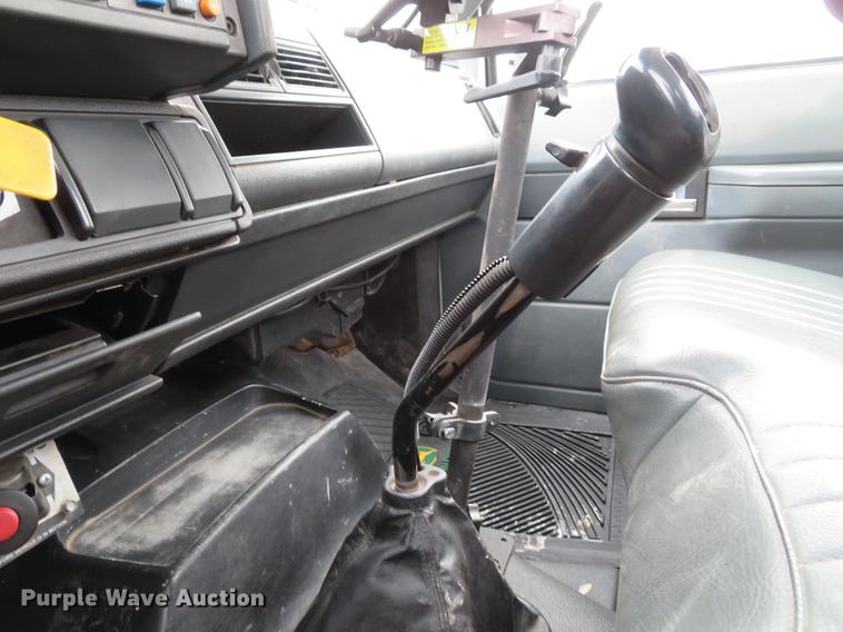 image for item DG3837 1998 GMC C7500 service truck with crane