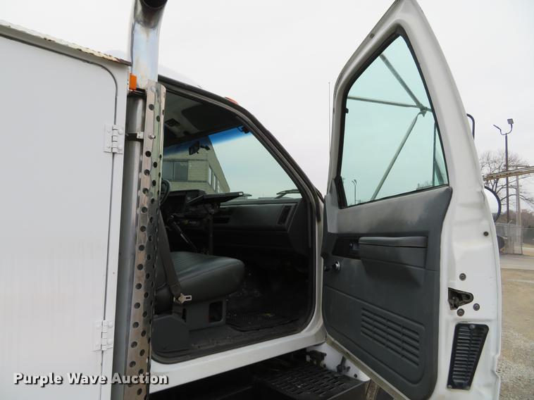 image for item DG3837 1998 GMC C7500 service truck with crane