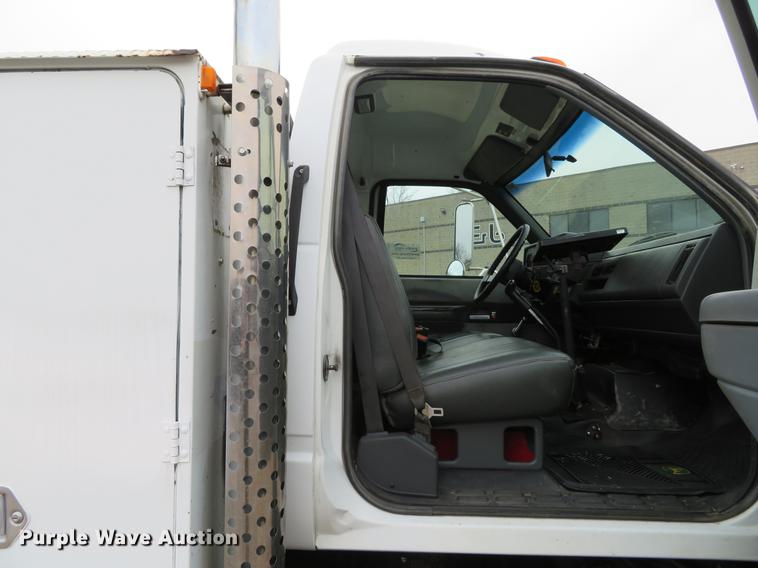 image for item DG3837 1998 GMC C7500 service truck with crane