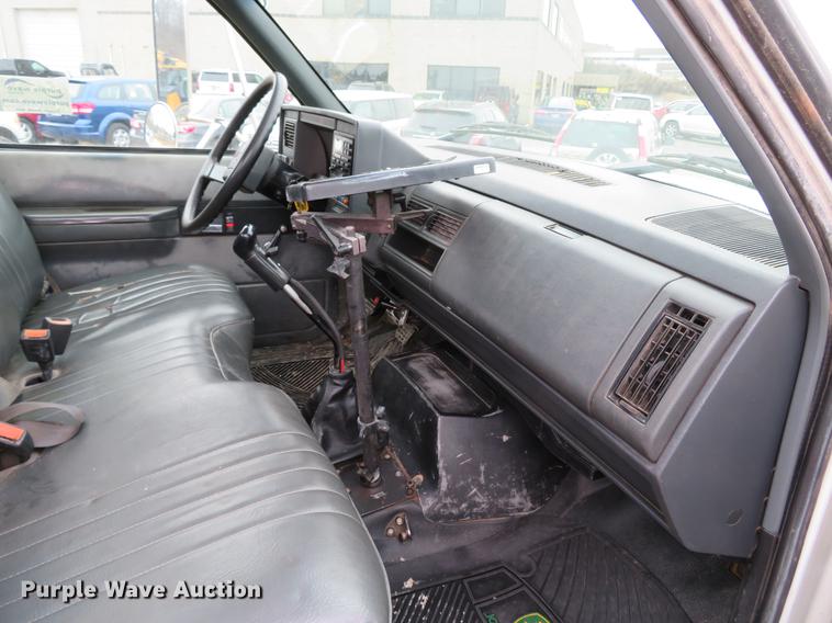 image for item DG3837 1998 GMC C7500 service truck with crane