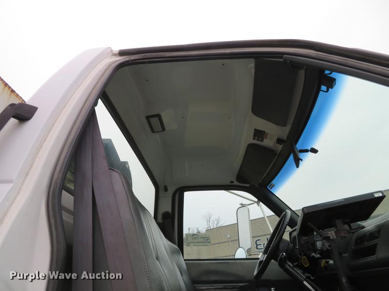 image for item DG3837 1998 GMC C7500 service truck with crane