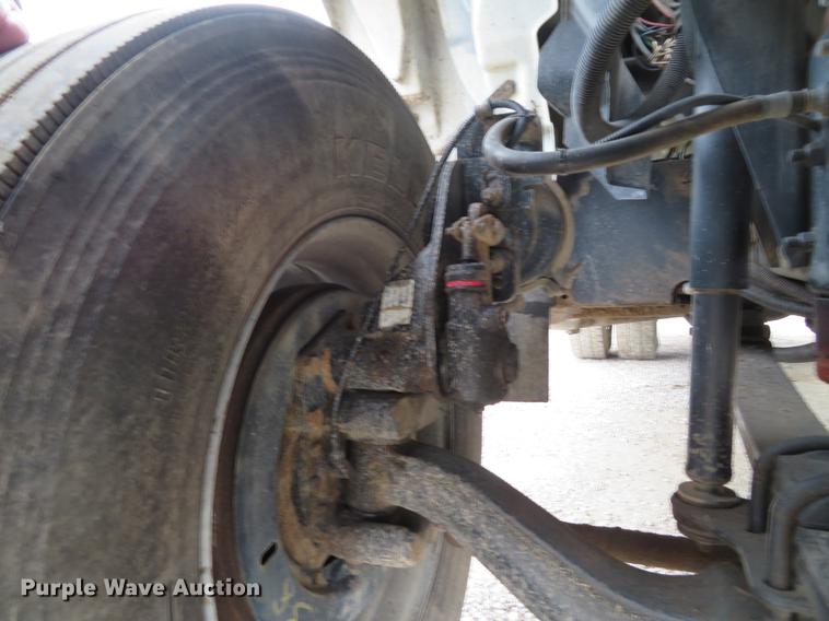 image for item DG3837 1998 GMC C7500 service truck with crane