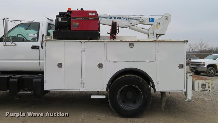 image for item DG3837 1998 GMC C7500 service truck with crane