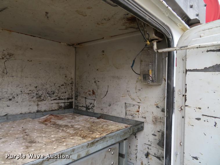 image for item DG3837 1998 GMC C7500 service truck with crane