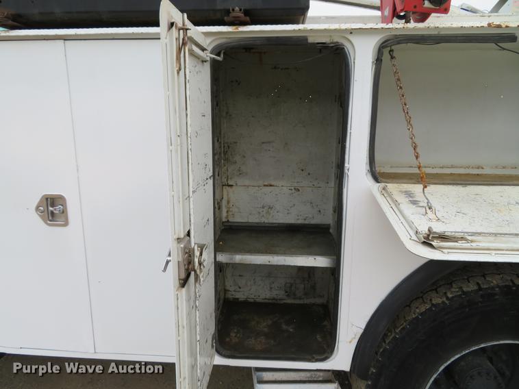 image for item DG3837 1998 GMC C7500 service truck with crane