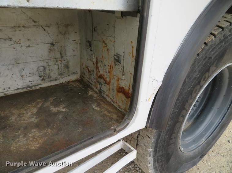 image for item DG3837 1998 GMC C7500 service truck with crane