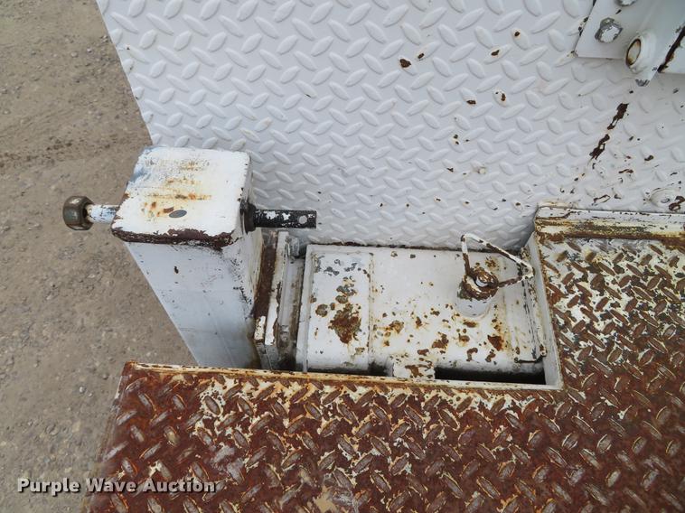 image for item DG3837 1998 GMC C7500 service truck with crane