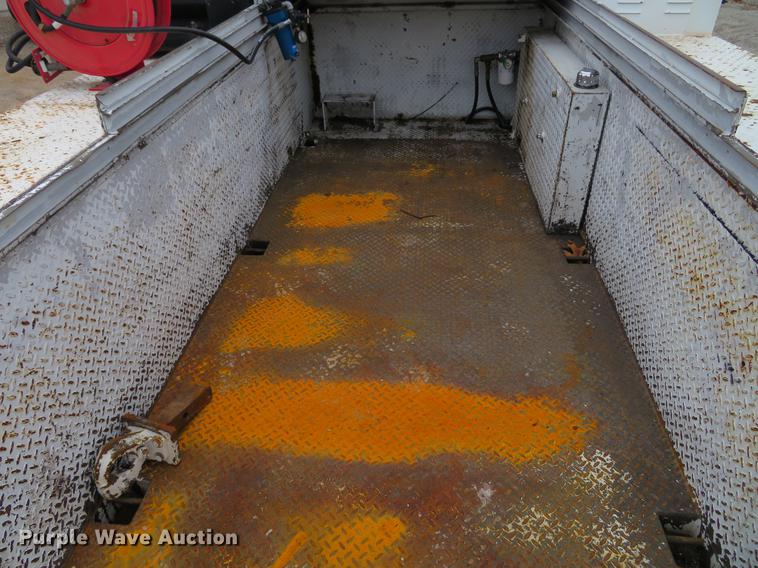 image for item DG3837 1998 GMC C7500 service truck with crane