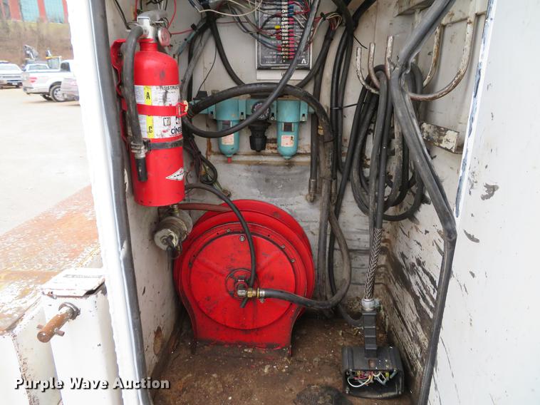 image for item DG3837 1998 GMC C7500 service truck with crane