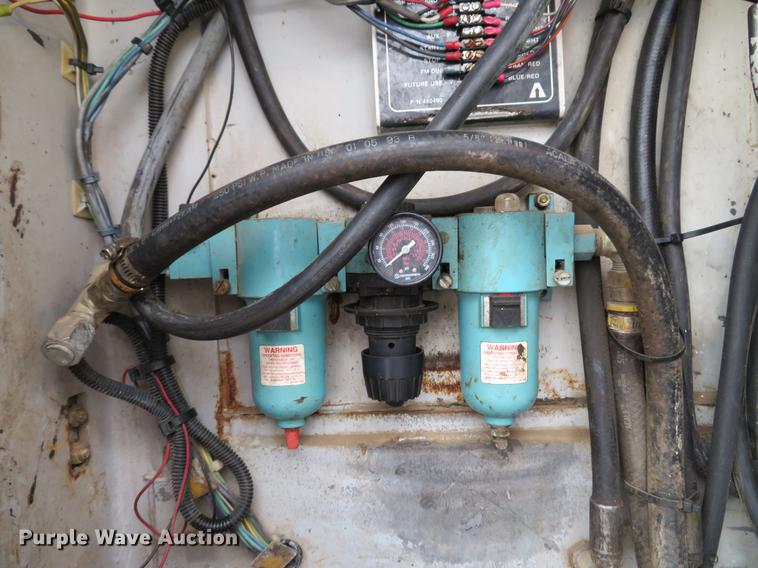 image for item DG3837 1998 GMC C7500 service truck with crane