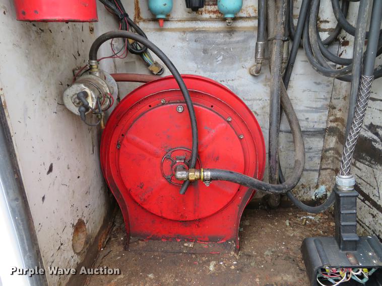 image for item DG3837 1998 GMC C7500 service truck with crane