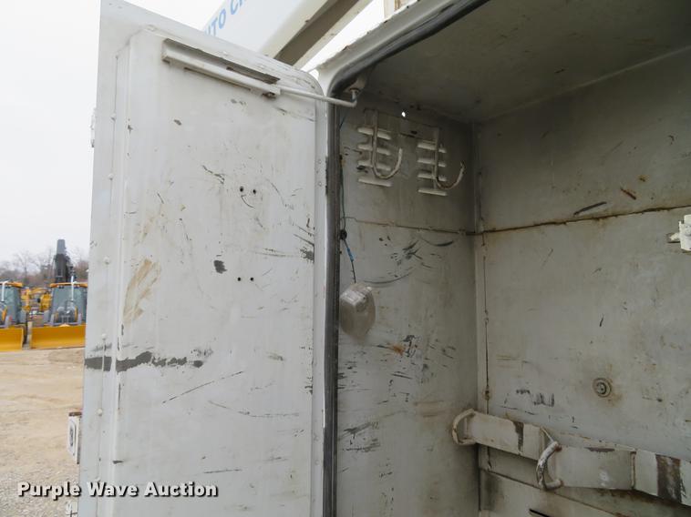 image for item DG3837 1998 GMC C7500 service truck with crane