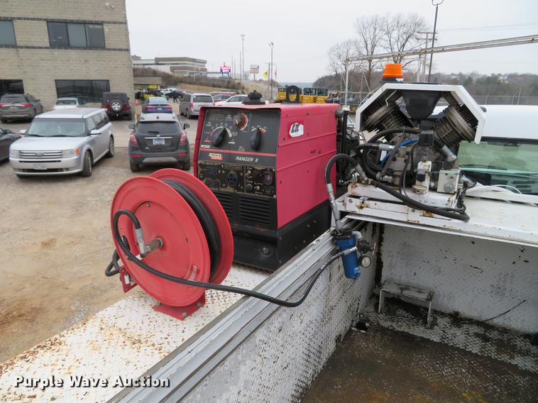 image for item DG3837 1998 GMC C7500 service truck with crane