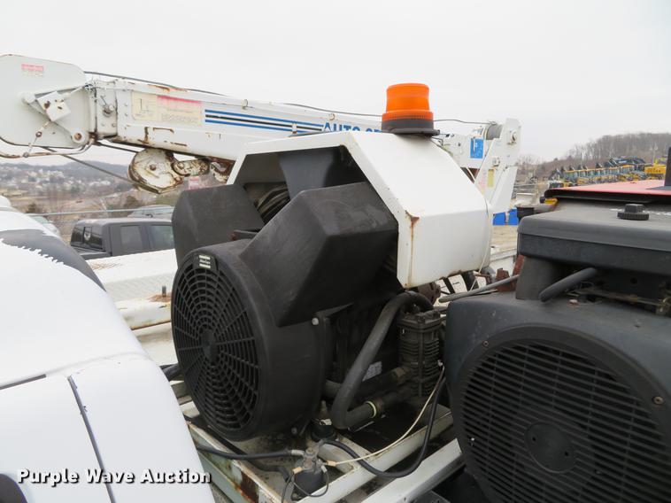 image for item DG3837 1998 GMC C7500 service truck with crane