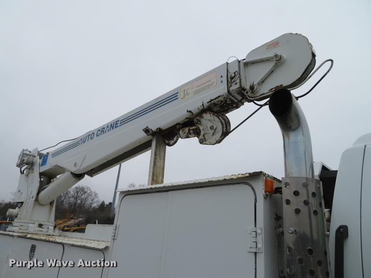 image for item DG3837 1998 GMC C7500 service truck with crane