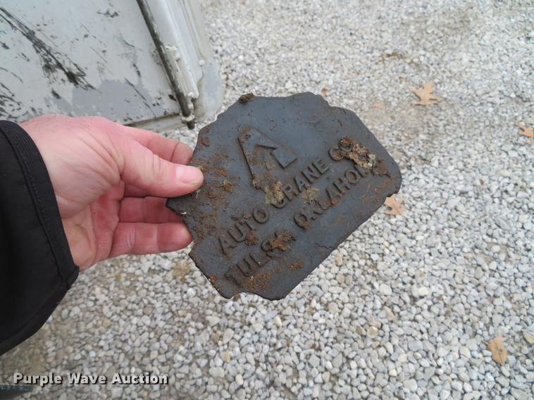 image for item DG3837 1998 GMC C7500 service truck with crane