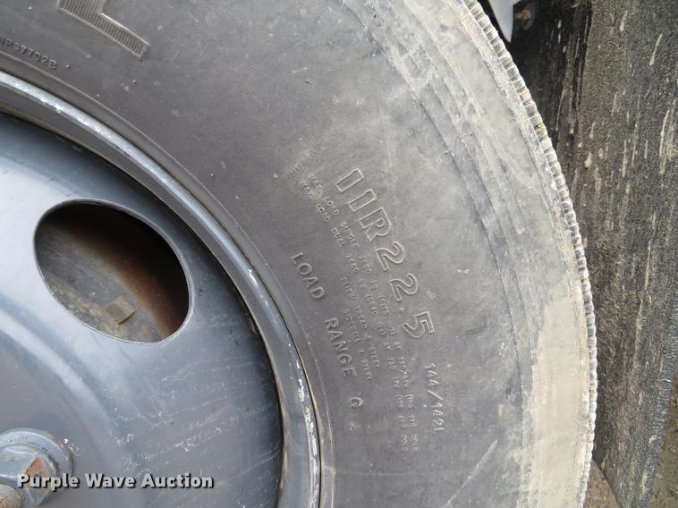 image for item DG3837 1998 GMC C7500 service truck with crane