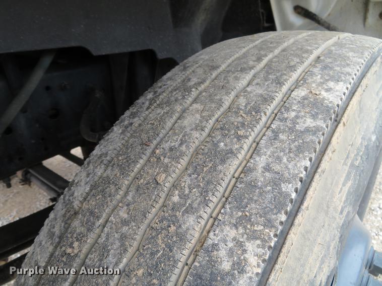 image for item DG3837 1998 GMC C7500 service truck with crane