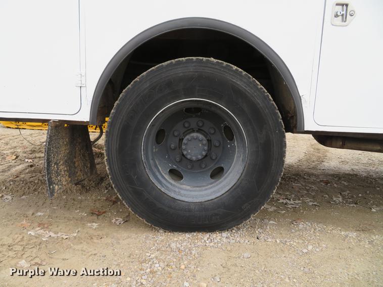 image for item DG3837 1998 GMC C7500 service truck with crane