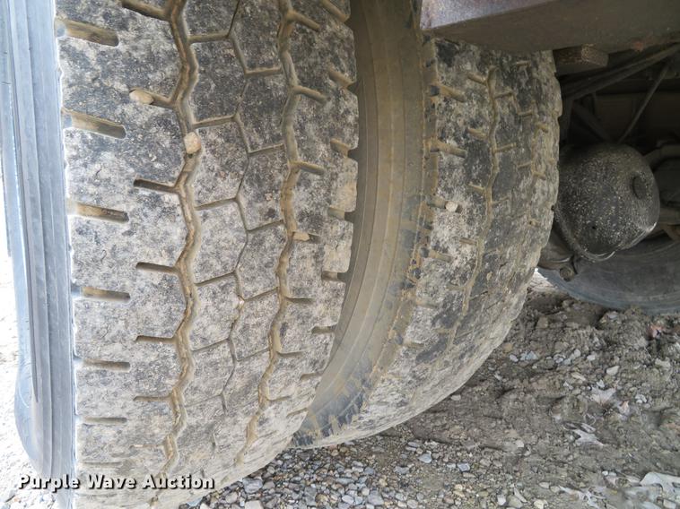 image for item DG3837 1998 GMC C7500 service truck with crane