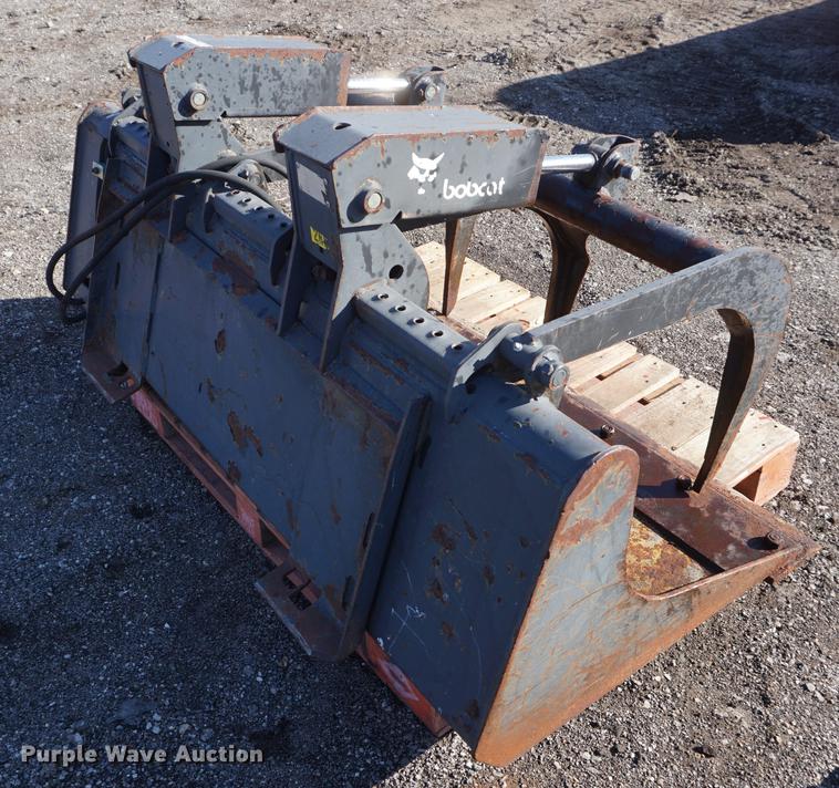Bobcat skid steer grapple bucket in Lawrence, KS Item DI9319 sold